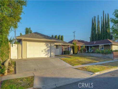 23051 Cavanaugh Road, Lake Forest, CA