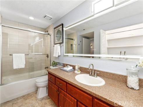 25701 View Pointe 8C , Lake Forest, CA