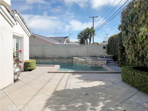 3272 Saint Albans Drive, Los Alamitos, CA