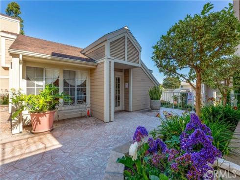 3845  Farquhar   Unit 305, Los Alamitos, CA