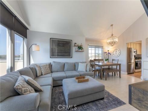 3845  Farquhar   Unit 305, Los Alamitos, CA