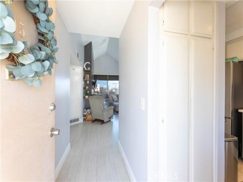 3845  Farquhar   Unit 305, Los Alamitos, CA