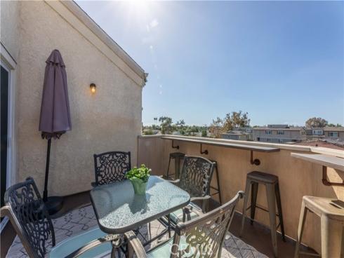 3845  Farquhar   Unit 305, Los Alamitos, CA