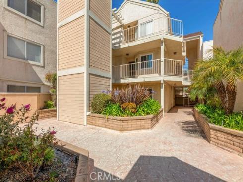 3845  Farquhar   Unit 305, Los Alamitos, CA