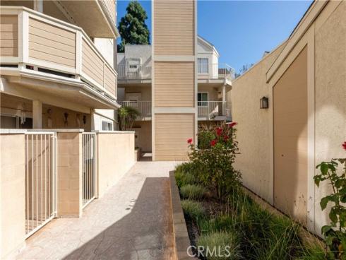 3845  Farquhar   Unit 305, Los Alamitos, CA