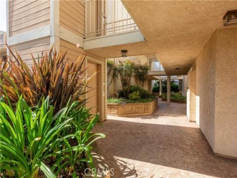 3845  Farquhar   Unit 305, Los Alamitos, CA