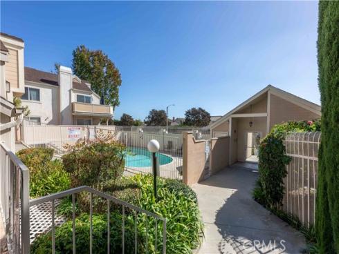3845  Farquhar   Unit 305, Los Alamitos, CA