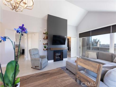 3845  Farquhar   Unit 305, Los Alamitos, CA