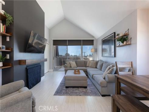 3845  Farquhar   Unit 305, Los Alamitos, CA