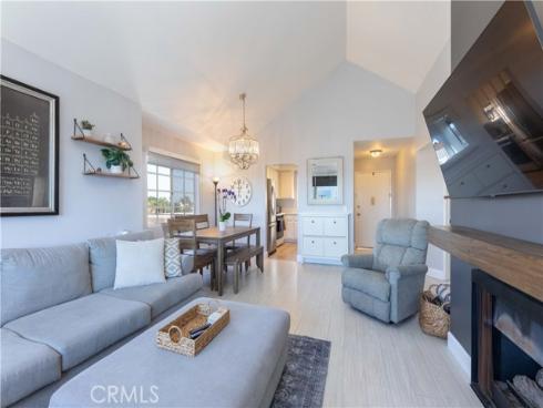 3845  Farquhar   Unit 305, Los Alamitos, CA