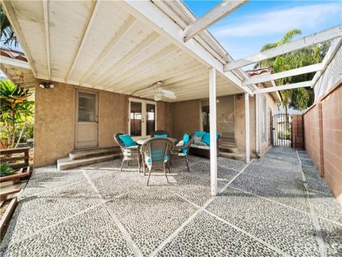 10702  Oak  , Los Alamitos, CA