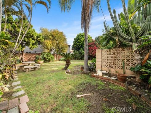 10702  Oak  , Los Alamitos, CA