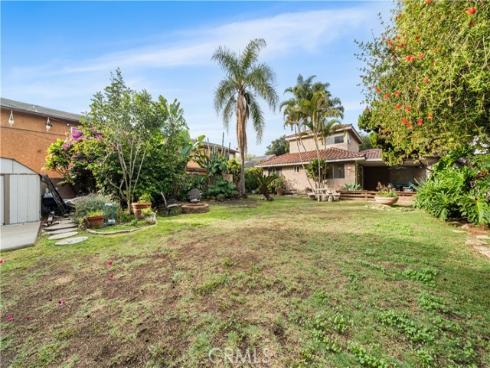 10702  Oak  , Los Alamitos, CA