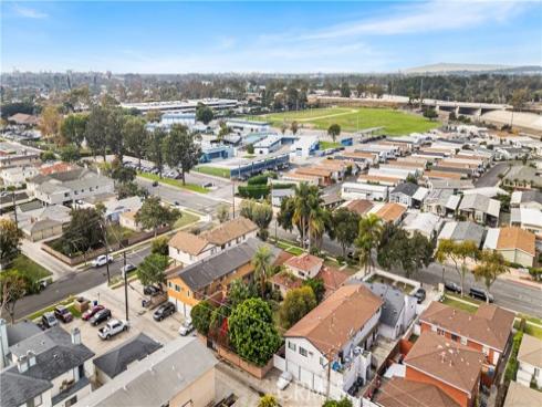 10702  Oak  , Los Alamitos, CA