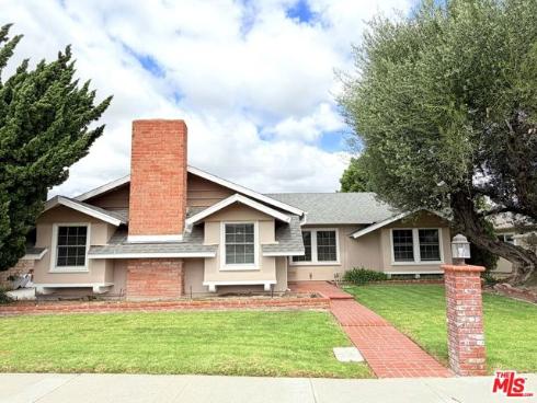 3001  Saint Albans   Drive, Los Alamitos, CA