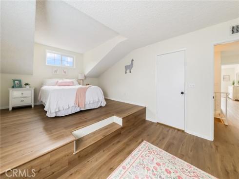 3631  Toland Ave  , Los Alamitos, CA