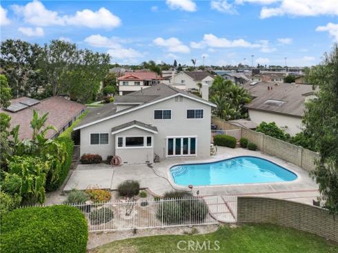 3631  Toland Ave  , Los Alamitos, CA