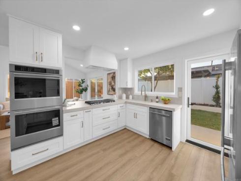 3221 Kempton Drive , Los Alamitos, CA