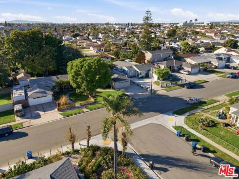 15381  Pacific   Street, Midway City, CA