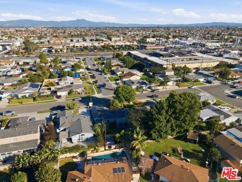 15381  Pacific   Street, Midway City, CA