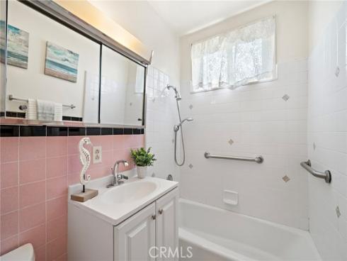 7852  Darwin   Avenue, Midway City, CA