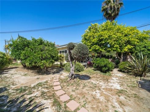 7852  Darwin   Avenue, Midway City, CA