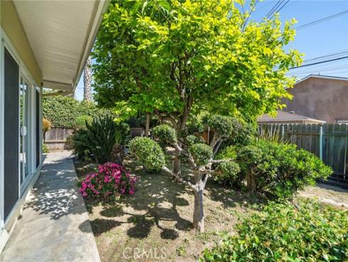 7852  Darwin   Avenue, Midway City, CA