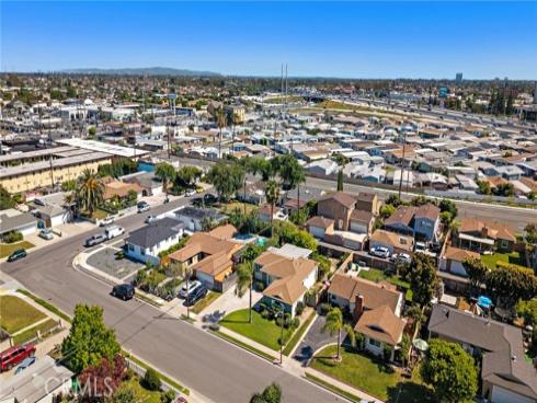 7852  Darwin   Avenue, Midway City, CA