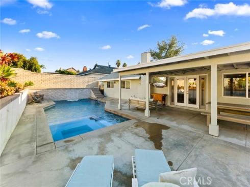 25571  Vesuvia  , Mission Viejo, CA