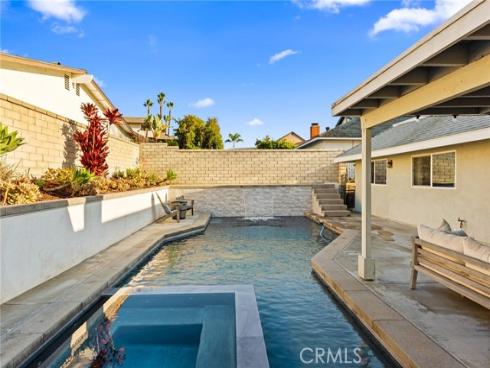 25571  Vesuvia  , Mission Viejo, CA