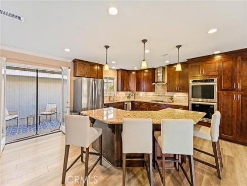 25571  Vesuvia  , Mission Viejo, CA