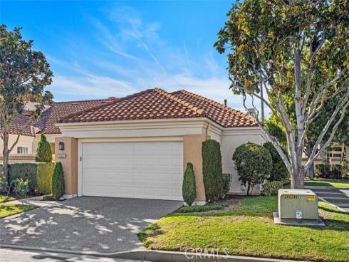 21527 Paseo Palmetto