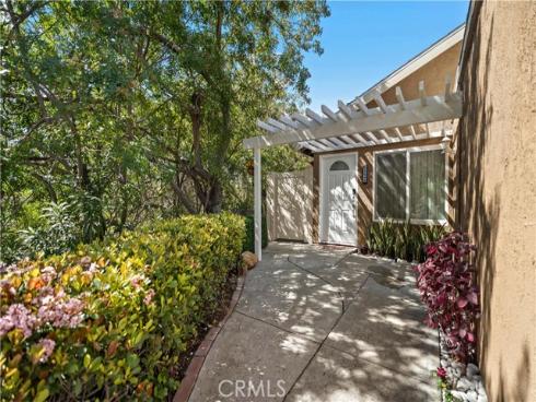 25948  Robin  20  Circle, Mission Viejo, CA