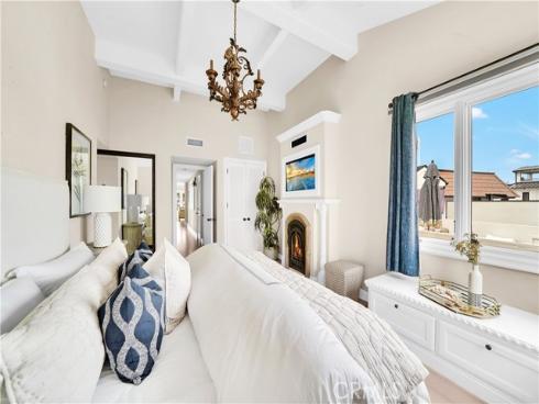 209 E Bay Front  , Newport Beach, CA