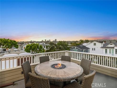 1752  Plaza Del Norte  , Newport Beach, CA