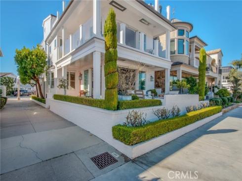 317  E. Bayfront  , Newport Beach, CA