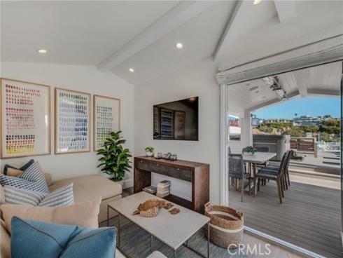 317  E. Bayfront  , Newport Beach, CA