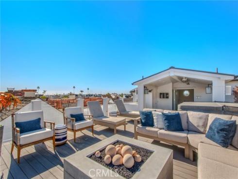 317  E. Bayfront  , Newport Beach, CA