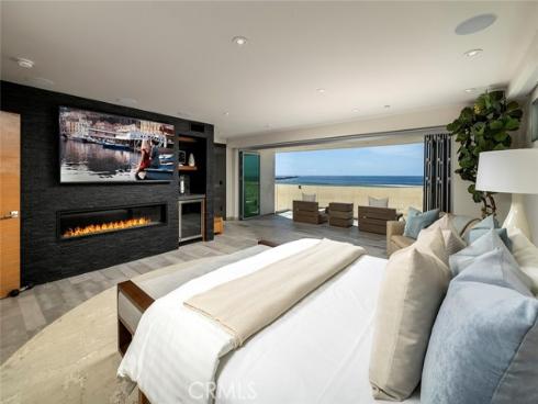 2152 E Oceanfront  , Newport Beach, CA