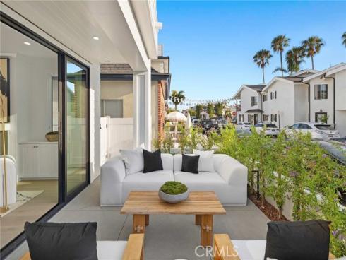 208  Collins  , Newport Beach, CA