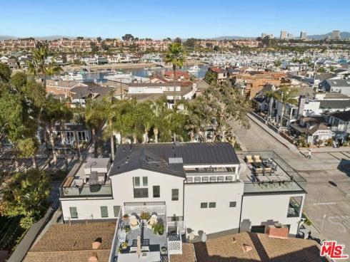 121  Emerald  2  Avenue, Newport Beach, CA