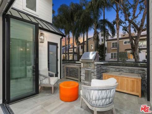 121  Emerald  3  Avenue, Newport Beach, CA