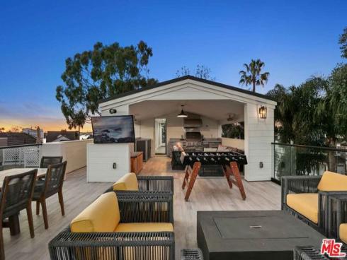 121  Emerald  3  Avenue, Newport Beach, CA