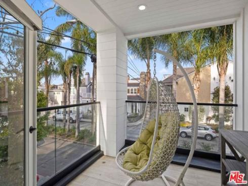 121  Emerald  3  Avenue, Newport Beach, CA