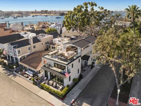 121  Emerald  3  Avenue, Newport Beach, CA