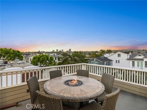 1752  Plaza Del Norte  , Newport Beach, CA