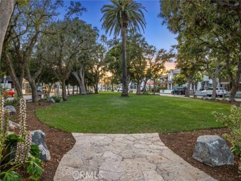 1752  Plaza Del Norte  , Newport Beach, CA