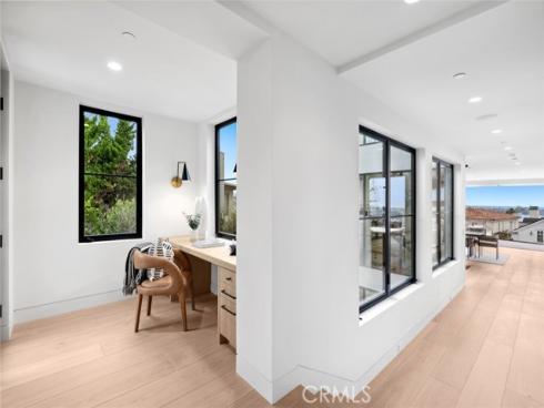 302  Kings   Road, Newport Beach, CA