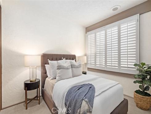 47  Linda Isle  , Newport Beach, CA