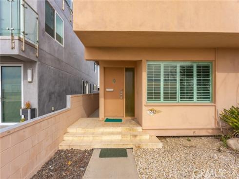 1232 W Oceanfront  , Newport Beach, CA